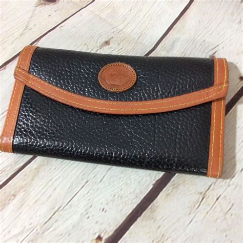 dooney and bourke wallet outlet.